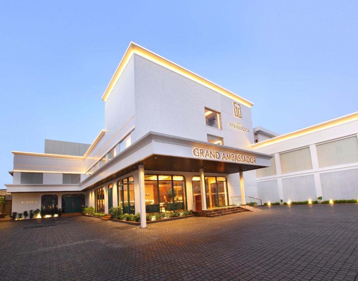 The Grand Ambassador Hotel Kottayam Exterior foto